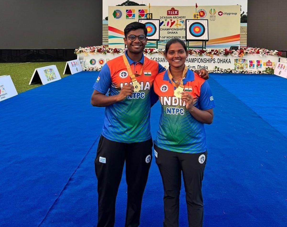 Além de Ankita ganhar o ouro no evento individual feminino, Dhiraj Bommadevara conquistou outro ouro inovador no Campeonato Asiático na categoria individual masculina. Além de Ankita ganhar o ouro no evento individual feminino, Dhiraj Bommadevara conquistou outro ouro inovador no Campeonato Asiático na categoria individual masculina.