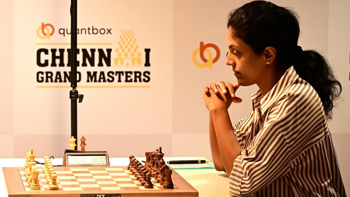 FIDE World Rapid 2025: Artemiev, Niemann Lead; Humpy Joins Zhu