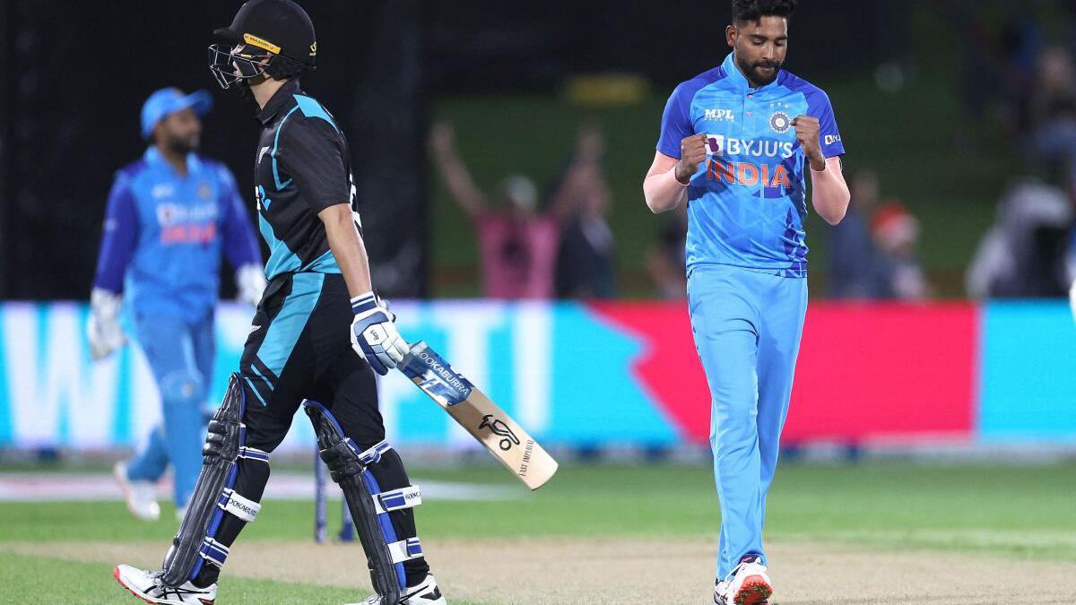 India vs New Zealand 3rd T20I Highlights India wins series 1-0, match tied on DLS method