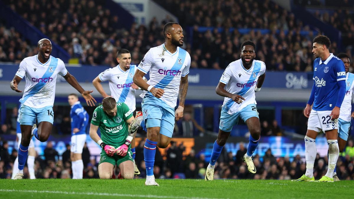 Premier League: Crystal Palace denied win by late Everton equalizer as new coach watches on