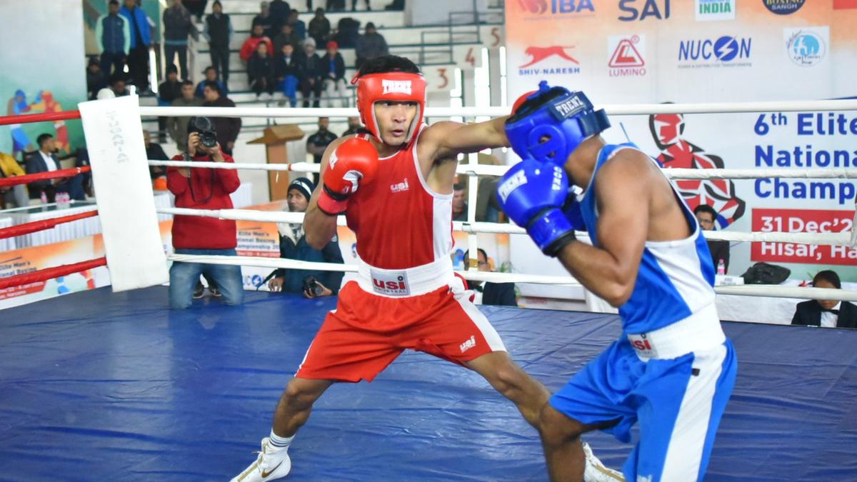 Men’s National Boxing C’ship: Shiva Thapa beats Kaushik to reach final