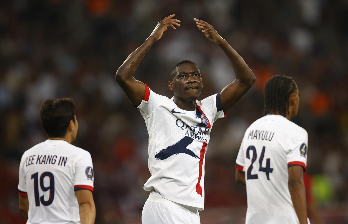 Randal Kolo Mouani celebra el gol durante el partido de la Ligue 1 del Paris Saint-Germain contra el Lille.