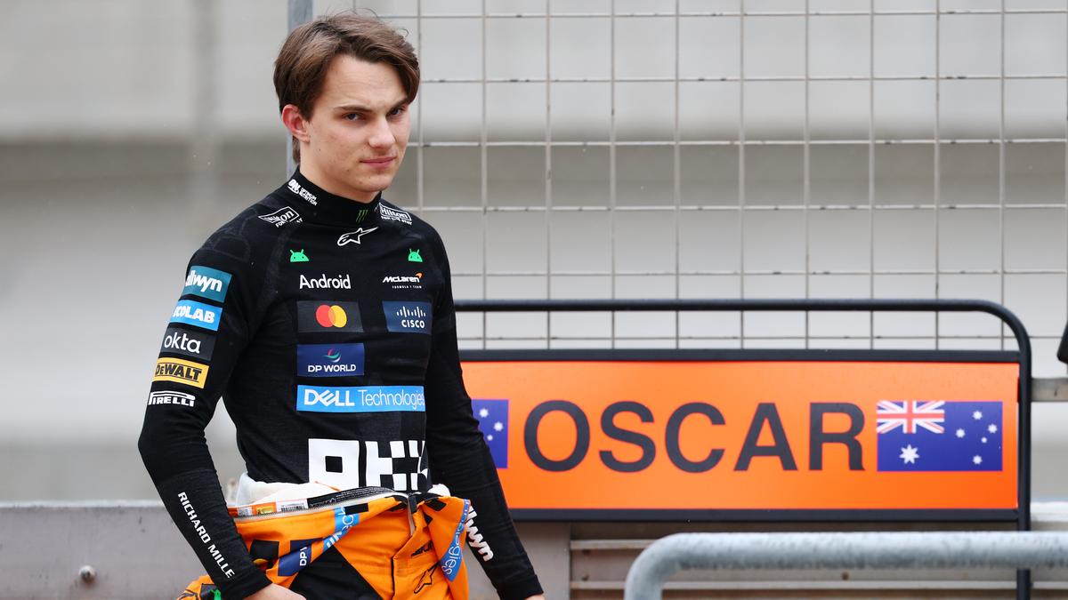 F1 2025: Oscar Piastri extends contract with McLaren