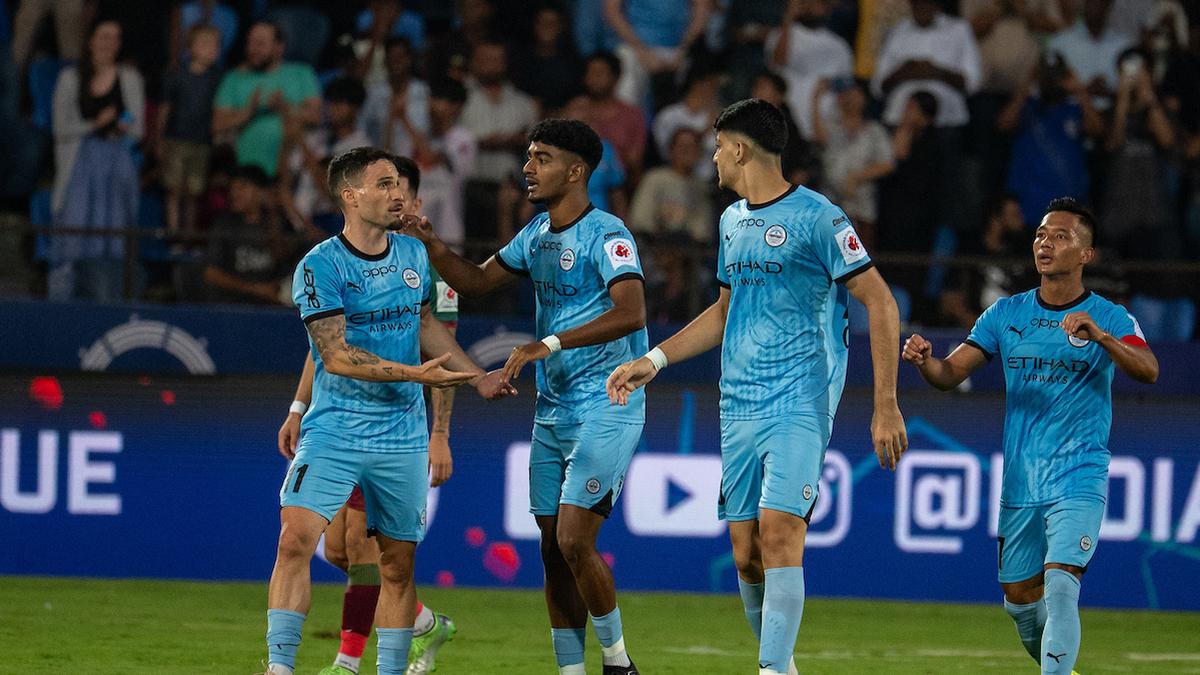 ISL 2024-25: Mumbai City holds Mohun Bagan SG to a 2-2 draw, gets one foot in the playoffs