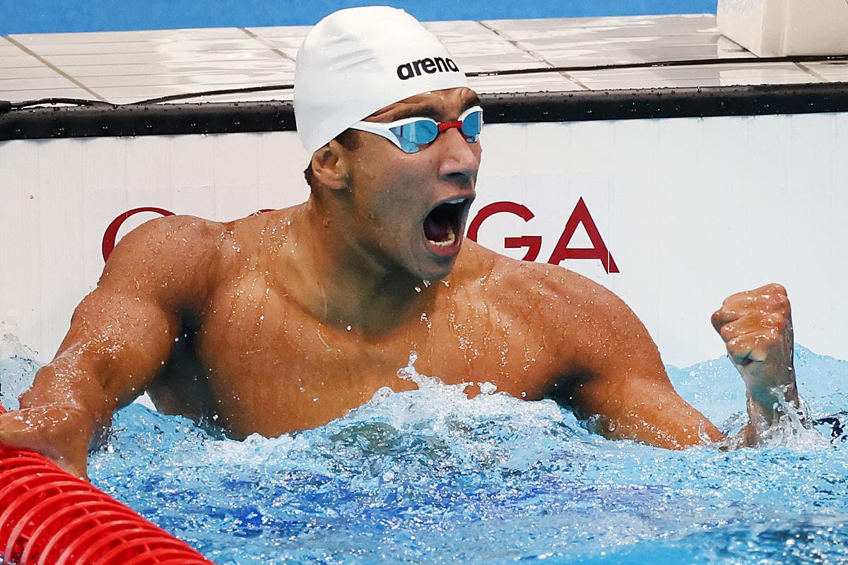 Ahmed Hafnaoui of Tunisia celebrates after winning the gold medal in the men’s 400m freestyle final on day two of the Tokyo 2020 Olympic Games.