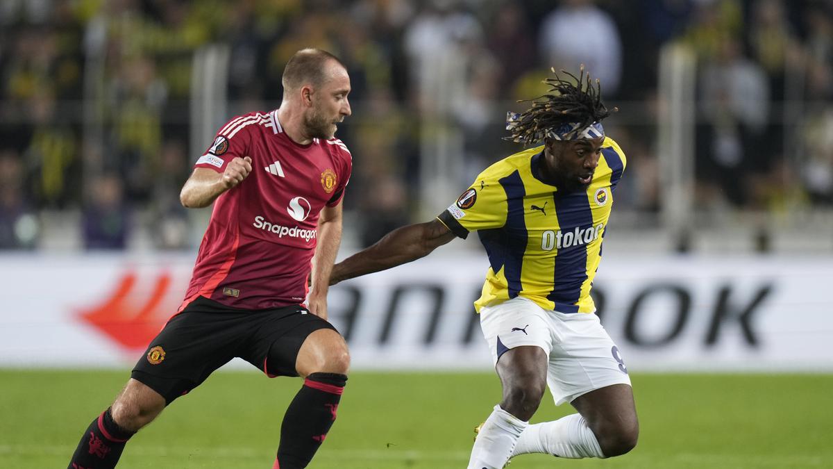 Europa League: El Manchester United Empata 1-1 con el Fenerbahce y Mourinho ve la Roja