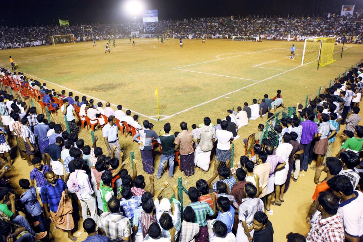 Jogos de sete de tamanho chamado Sevens Football são o coração e a alma do esporte em Kerala, jogados em terrenos lamacentos menores para prolongado mais curto.
