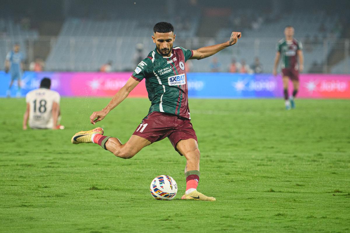 Manvir Singh hral viac hier ako útočník pre Indiu ako pre svoj klub Mohun Bagan Super Giant. Manvir Singh hral viac hier ako útočník pre Indiu ako pre svoj klub Mohun Bagan Super Giant.