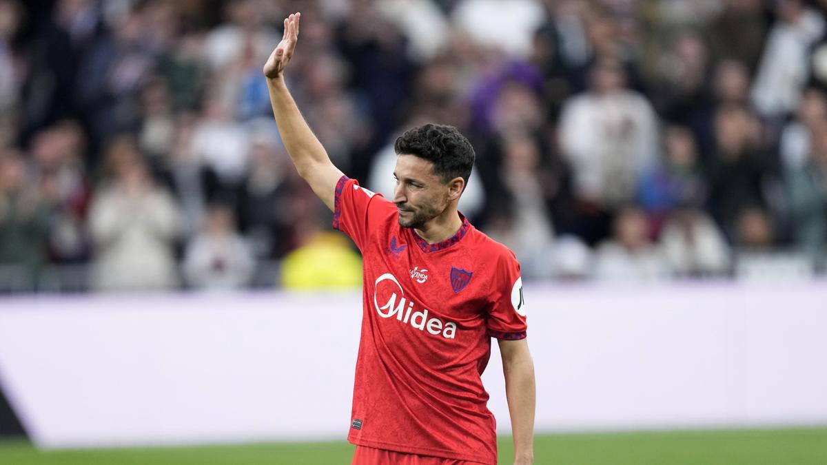 WATCH: Retiring Jesus Navas receives guard of honour, standing ovation before Real Madrid vs Sevilla match