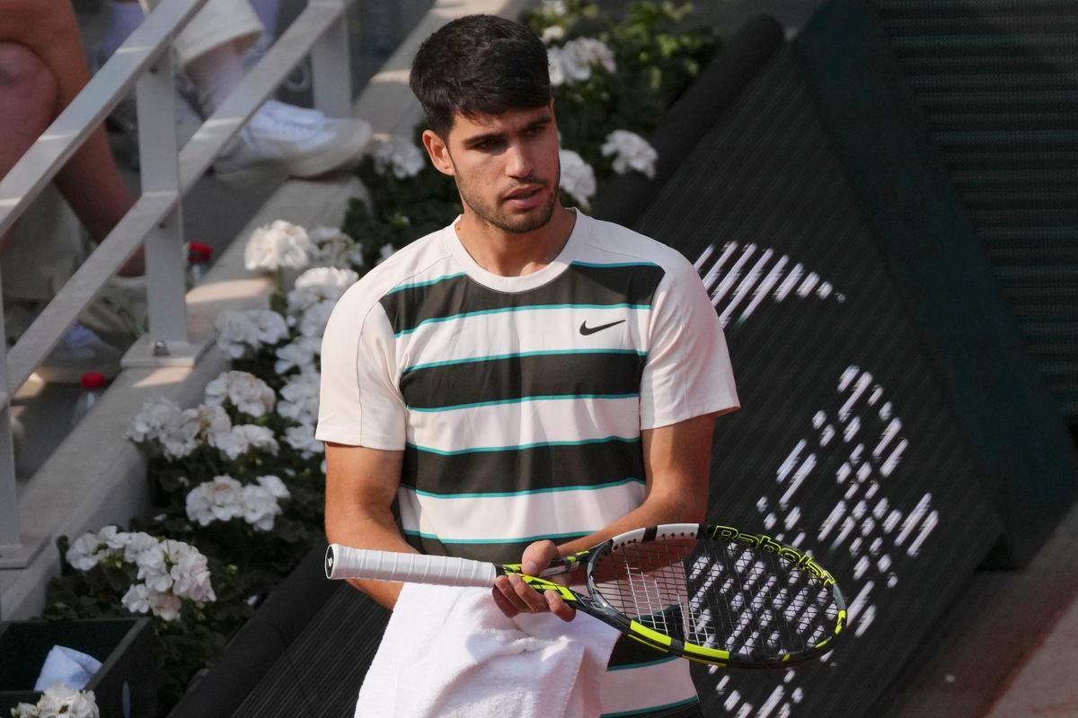 FILE PHOTO: Spain's Carlos Alcaraz will not be present to defend his French Open title due to injury. FILE PHOTO: Spain's Carlos Alcaraz will not be present to defend his French Open title due to injury.