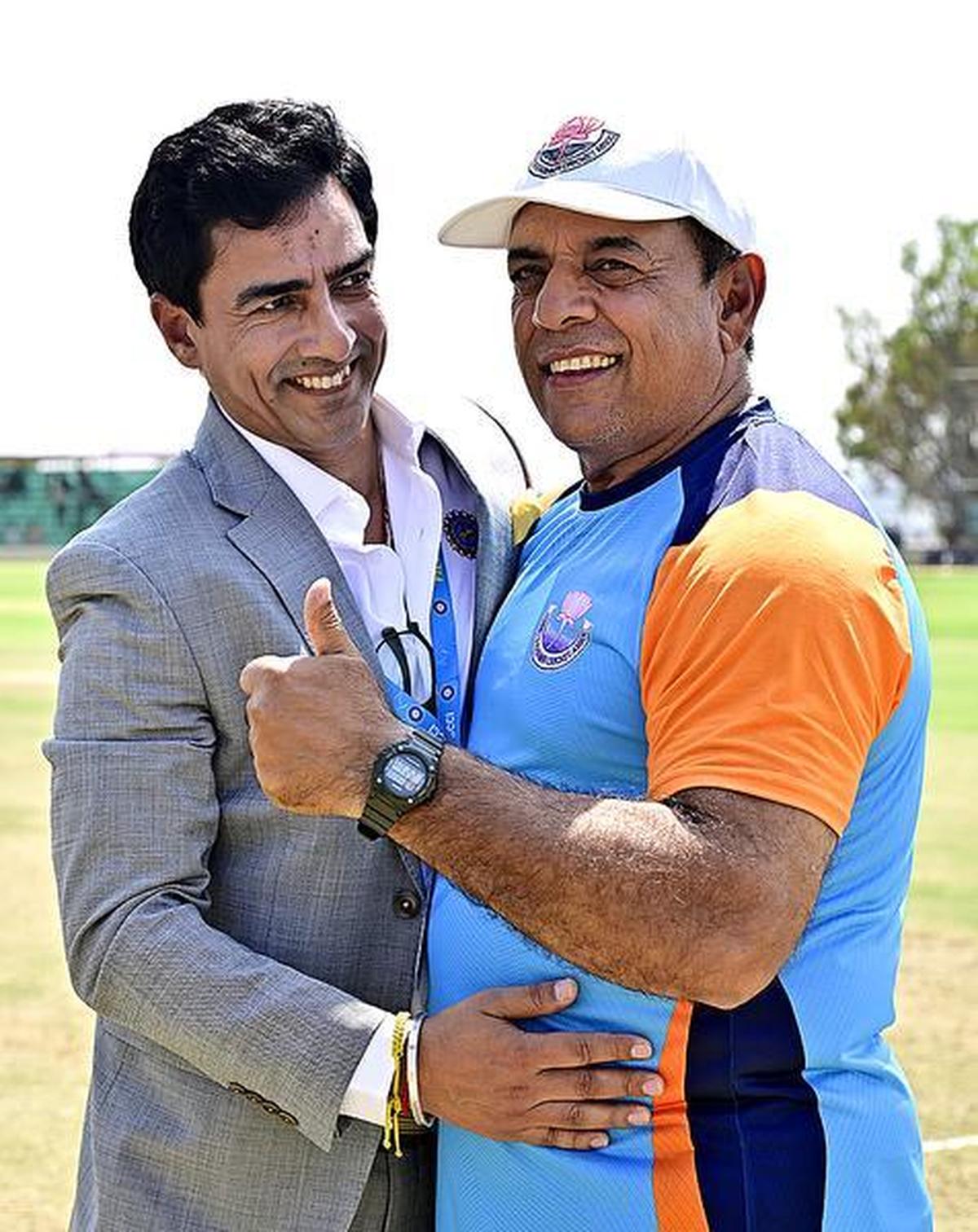 Mithun Manhas fue cuestionado por nombrar a Ajay Sharma como entrenador y a Paras Dogra como capitán.