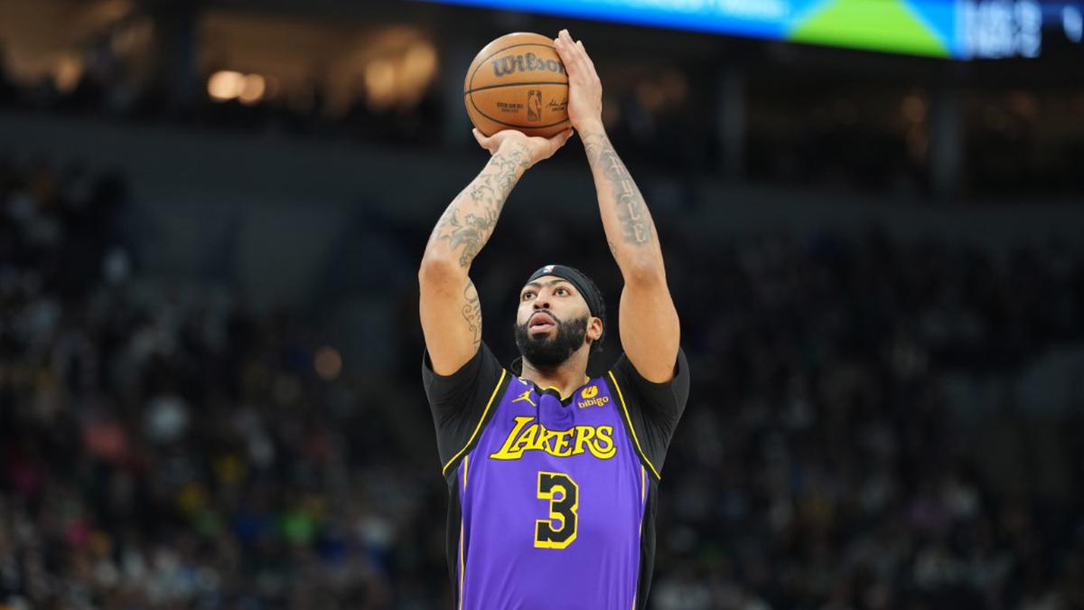 Anthony Davis leads thriving Lakers into contest with Rockets