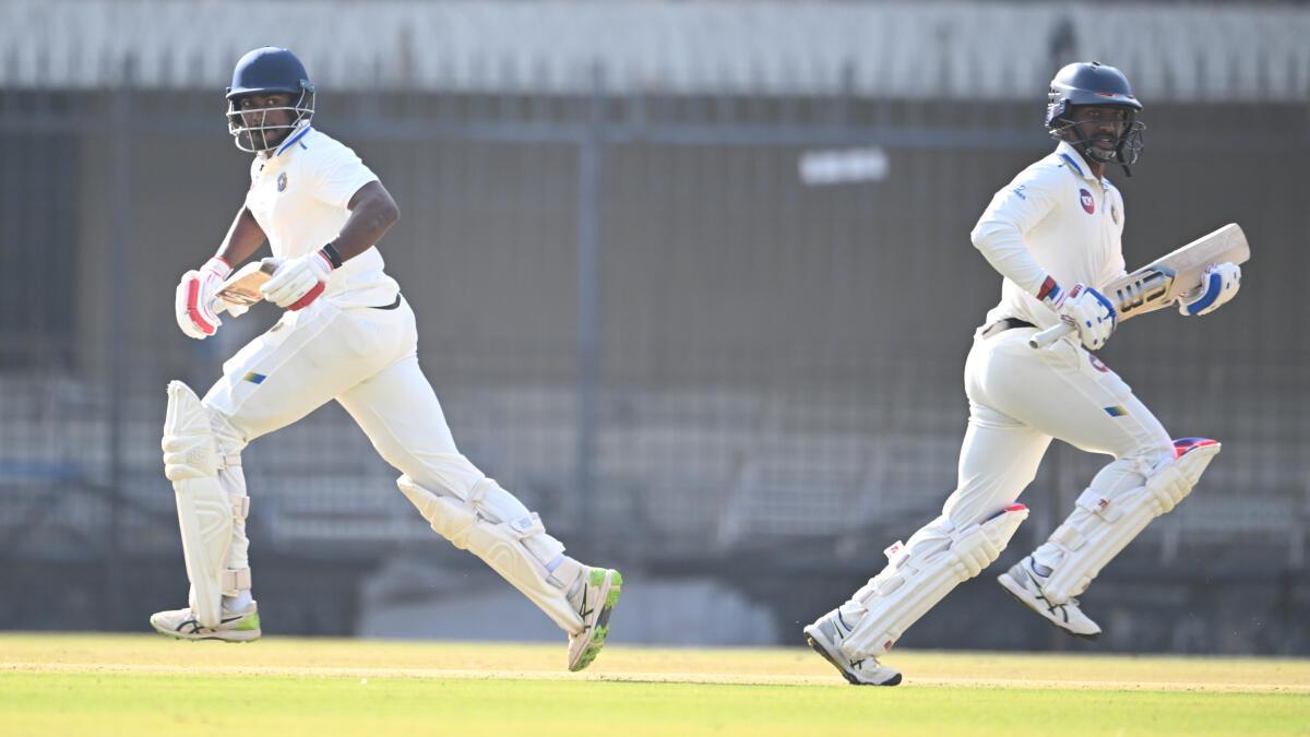 A resistência tardia de Abhijith Praveen e Baba Aparajith ajudou Kerala a se recuperar contra Madhya Pradesh em Indore. A resistência tardia de Abhijith Praveen e Baba Aparajith ajudou Kerala a se recuperar contra Madhya Pradesh em Indore.