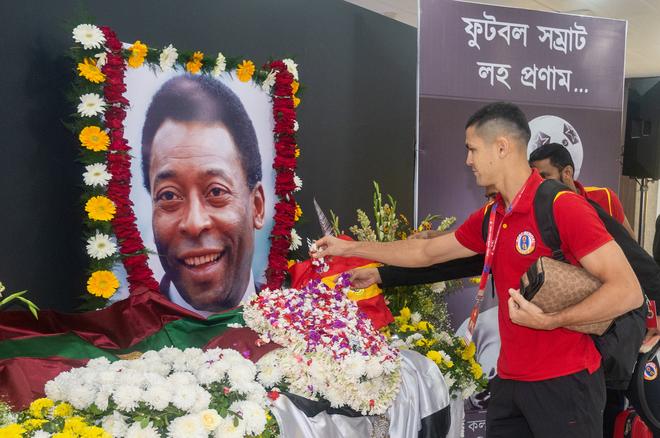 Cleiton Silva of East Bengal FC pays tribute to Pele at the Vivekananda Yuba Bharati Krirangan, Kolkata  in India on 30th December  2022.