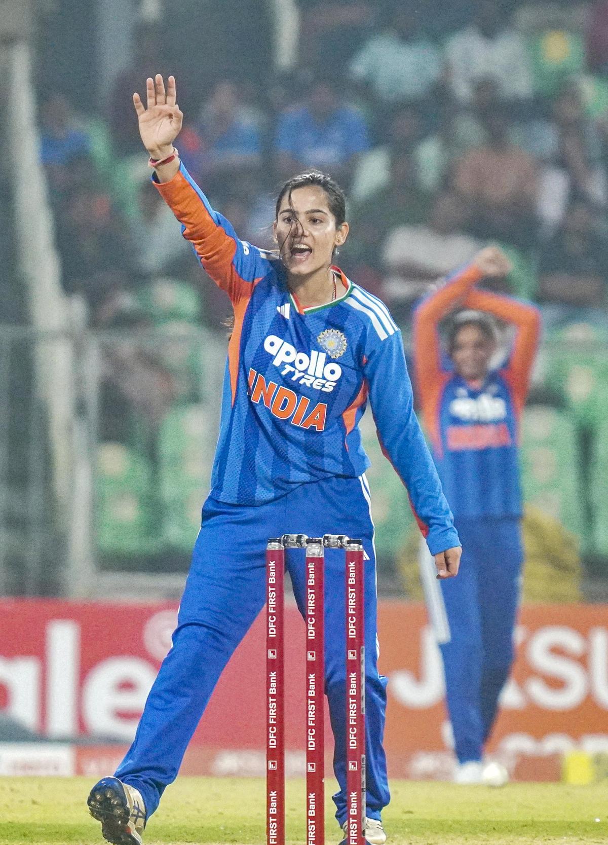 O internacional indiano foi contratado pelos índios de Mumbai como substituto de G. Kamalini.