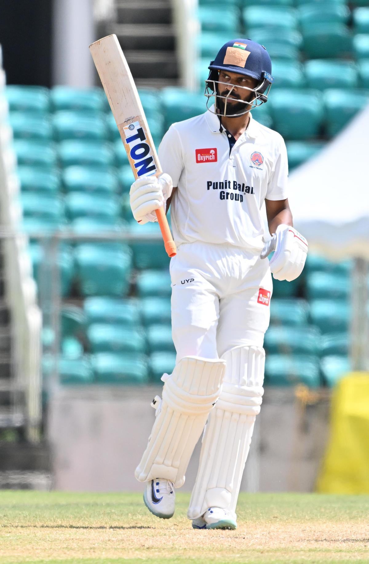 FOTO DO ARQUIVO: Ruturaj Gaikwad, do Maharshtra, comemora a pontuação de cinquenta durante o dia 4 da partida do Troféu Ranji contra Kerala.