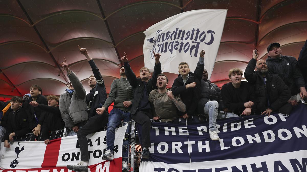 Tottenham multado por comportamento ‘racista ou discriminatório’ de torcedores em Frankfurt