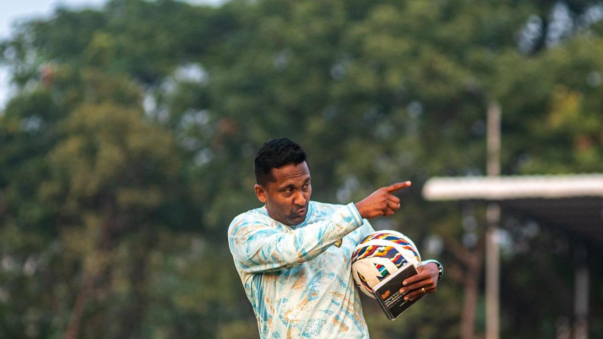 Quem são os treinadores indianos do ISL 2025-26?