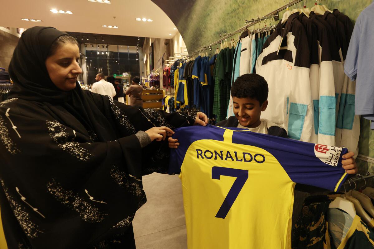 In pictures: Ronaldo, family given heroes' welcome at Al Nassr unveiling in  Riyadh - Sportstar