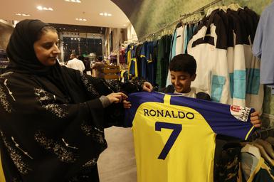 Ronaldo's Al-Nassr shirt a big hit on the streets of Baghdad