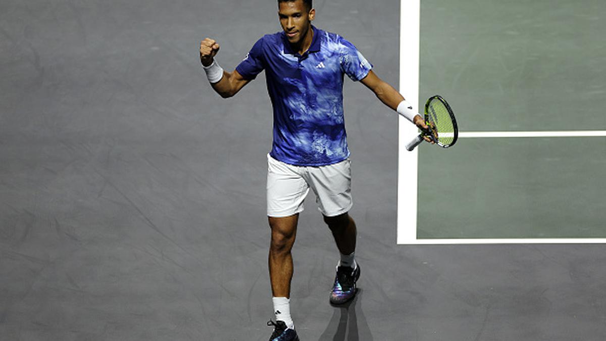 Auger-Aliassime eases into Rotterdam quarterfinals