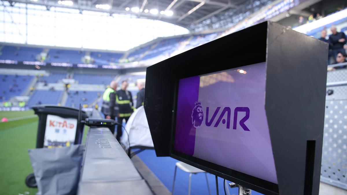 75 pour cent des supporters ne soutiennent pas le VAR en Premier League, selon un sondage FSA