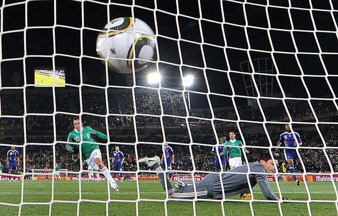 Mexico’s striker Cuauhtemoc Blanco (L) shoots to score a penalty shot past France‘s goalkeeper Hugo Lloris during the Group A first round 2010 World Cup football match France vs. Mexico on June 17, 2010 at Peter Mokaba stadium in Polokwane.