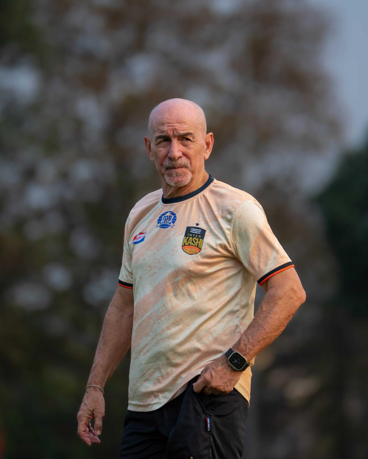 Gaffer v práci: V krajine, kde mužská futbalová pyramída stála sedem mesiacov zamrznutá, Habas vie, že čas je neoceniteľný a príprava je tou najvyššou devízou.