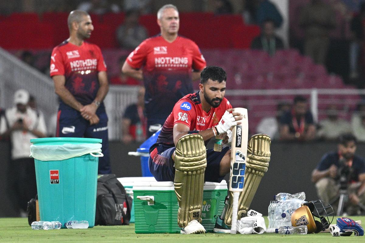 Devdutt Padikkal creditou seu crescimento no RCB à clareza de comunicação do técnico Andy Flower, do diretor de críquete Mo Bobat e do treinador e mentor de rebatidas, Dinesh Karthik.