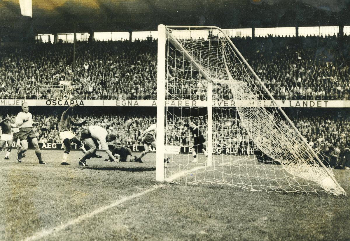 Pele and Mario Zagallo both scored for Brazil against Sweden in the 1958 FIFA World Cup final as their team won the title with a 5-2 scoreline in their favour.