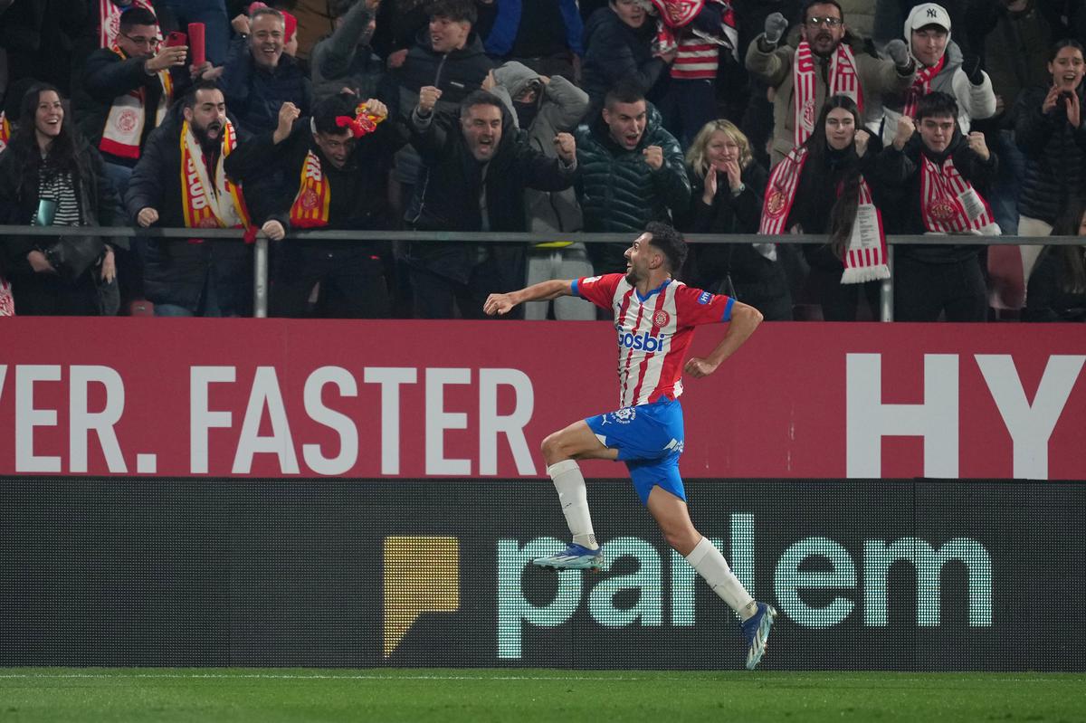 Girona’s Ivan Martin celebrates after scoring the winning goal against Atletico Madrid at Montilivi Stadium on Wednesday.