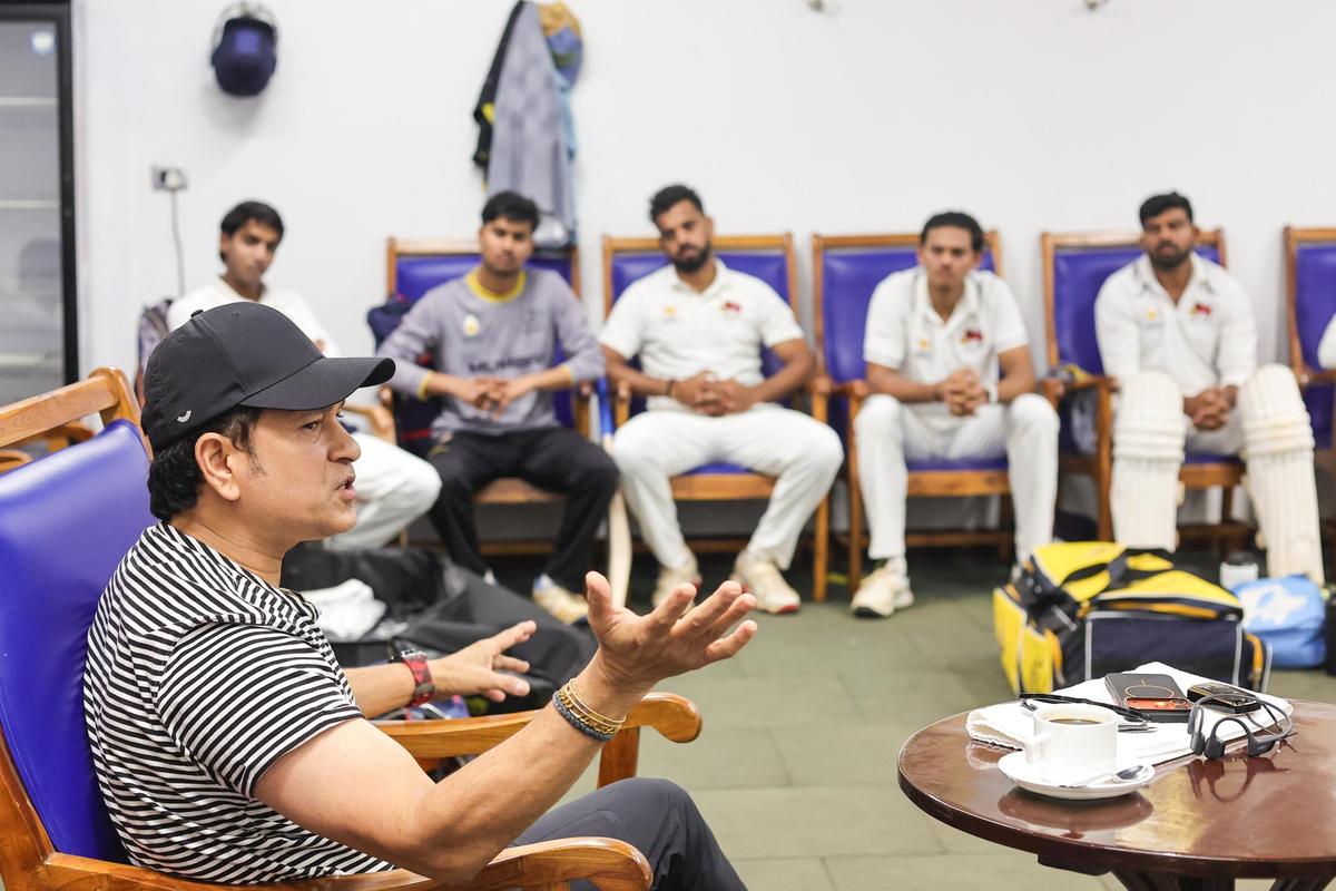 Durante a conversa de uma hora no campo MCA-BKC na quarta-feira, Tendulkar respondeu a todas as perguntas que lhe foram feitas pelos jogadores de Mumbai. 