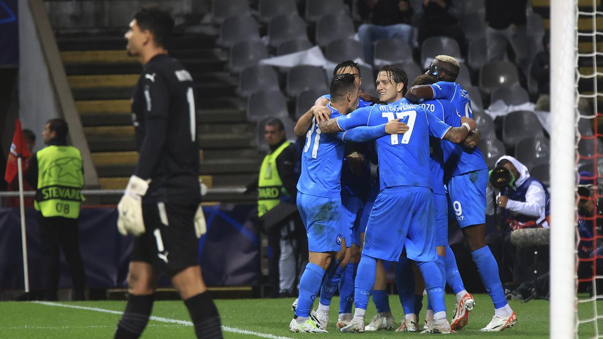 Italian champion Napoli beats Braga 2-1 in its Champions League opener