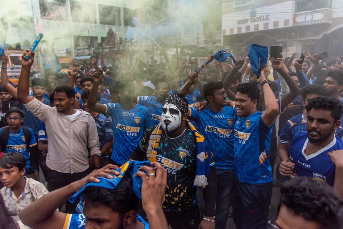 On a windy evening along the southern coast, the heart of the Marina Machans beat as one — some fans perched on the shoulders of their fathers, some holding hands with loved ones, and others waving flags and scarves — all chanting “Chennaiyin! Chennaiyin!”