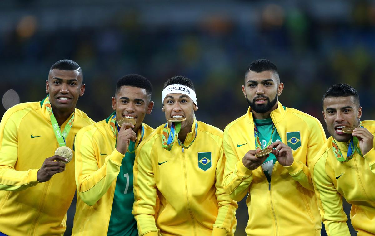 RIO DE JANEIRO, BRAZIL - AUGUST 20: (L-R) Walace of Brazil, Gabriel Jesus of Brazil, Neymar of Brazil, Gabriel Barbosa of Brazil and Rafinha of Brazil celebrate with their gold medals following the Men's Football Final between Brazil and Germany at the Maracana Stadium on Day 15 of the Rio 2016 Olympic Games on August 20, 2016 in Rio de Janeiro, Brazil.  (Photo by Clive Mason/Getty Images)