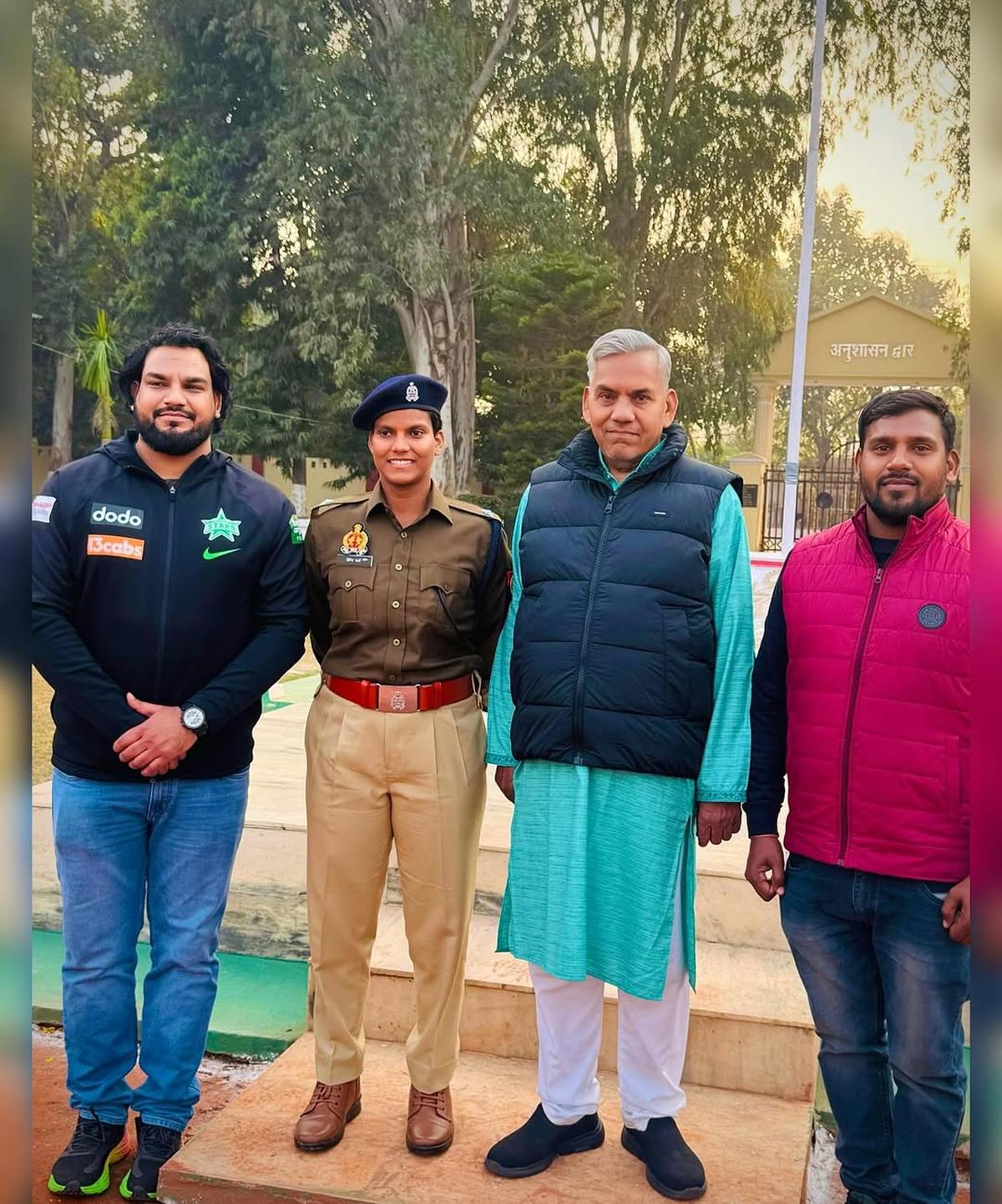 DSP Deepti Sharma with her father and brothers 