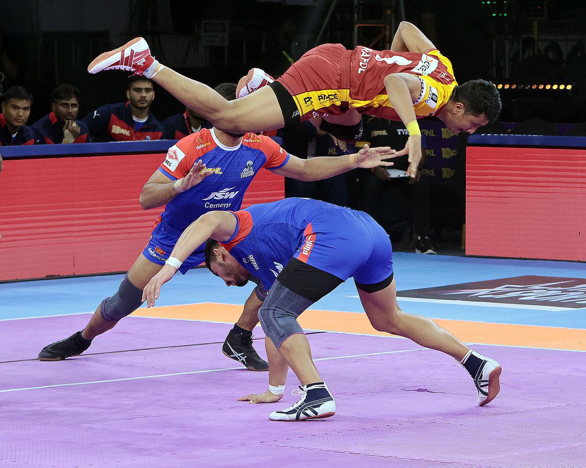 Telugu Titans raider Prafull Zaware with an acrobatic raid against Haryana Steelers. 