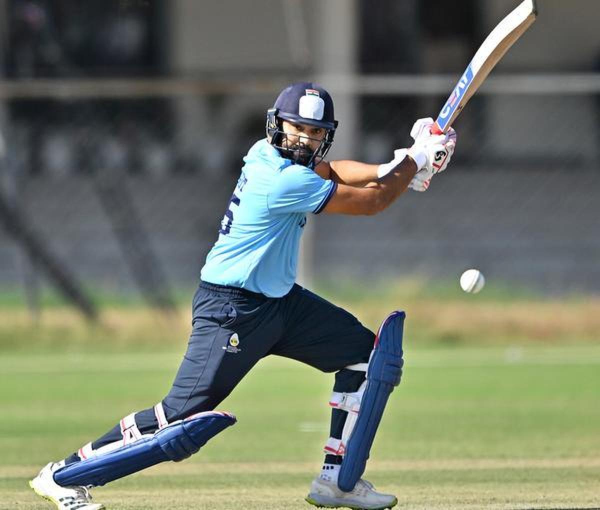 हिटमॅन: रोहित शर्माचे जयपूरमधील अस्खलित शतक हे त्याच्या चिकाटीच्या वर्गाची आठवण करून देणारे होते, जरी 2027 च्या विश्वचषकासाठी भारताचा मार्ग ODI सातत्य आणि सखोलतेच्या आसपासच्या संभाषणाला धार देतो.