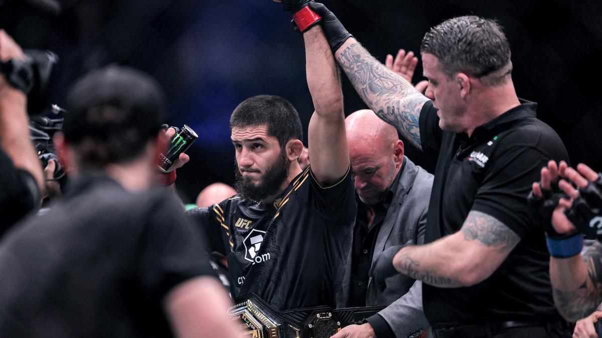 UFC 294: Islam Makhachev KOs Alexander Volkanovski To Retain ...