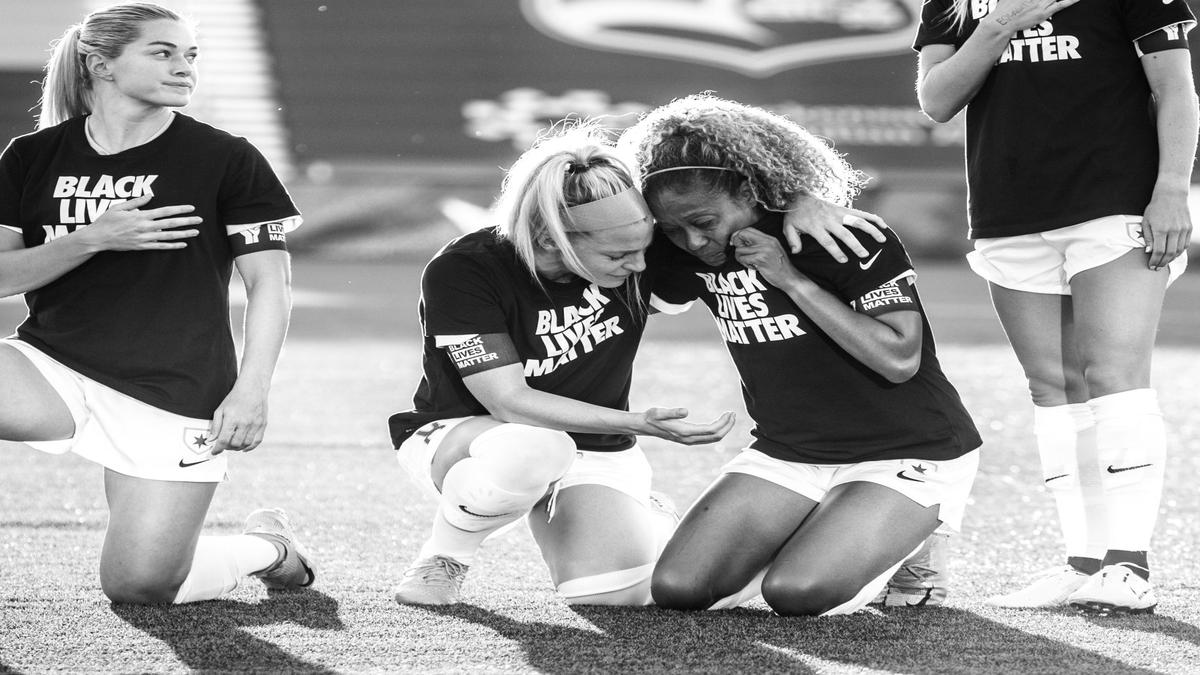 NWSL: Players can stay in locker rooms when national anthem is played