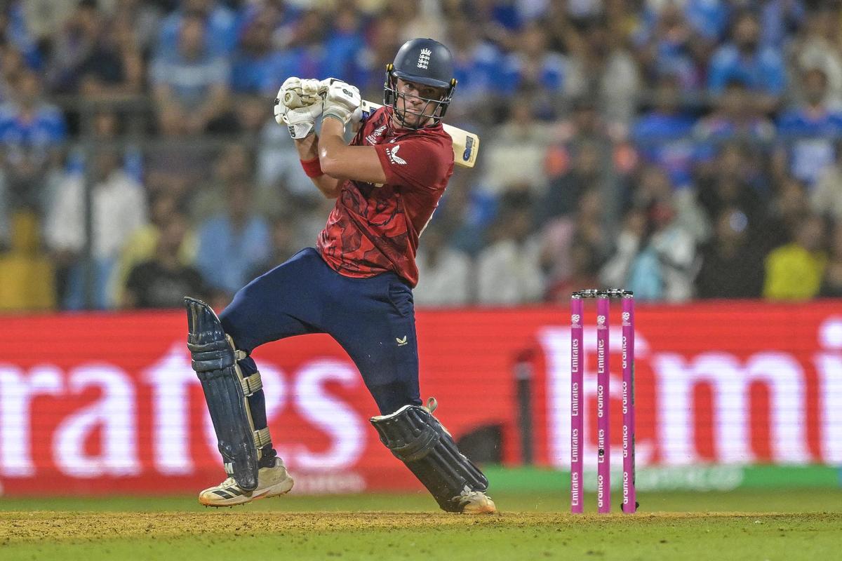 बेथेलने सात षटकार आणि आठ चौकार मारले आणि इंग्लंडने भारताच्या 253 धावांचे आव्हान सात विकेट्सवर ठेवले.