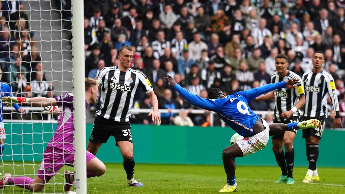 Sunderland surpreende Newcastle com a vitória de Broby no dramático derby de Tyne-Wear