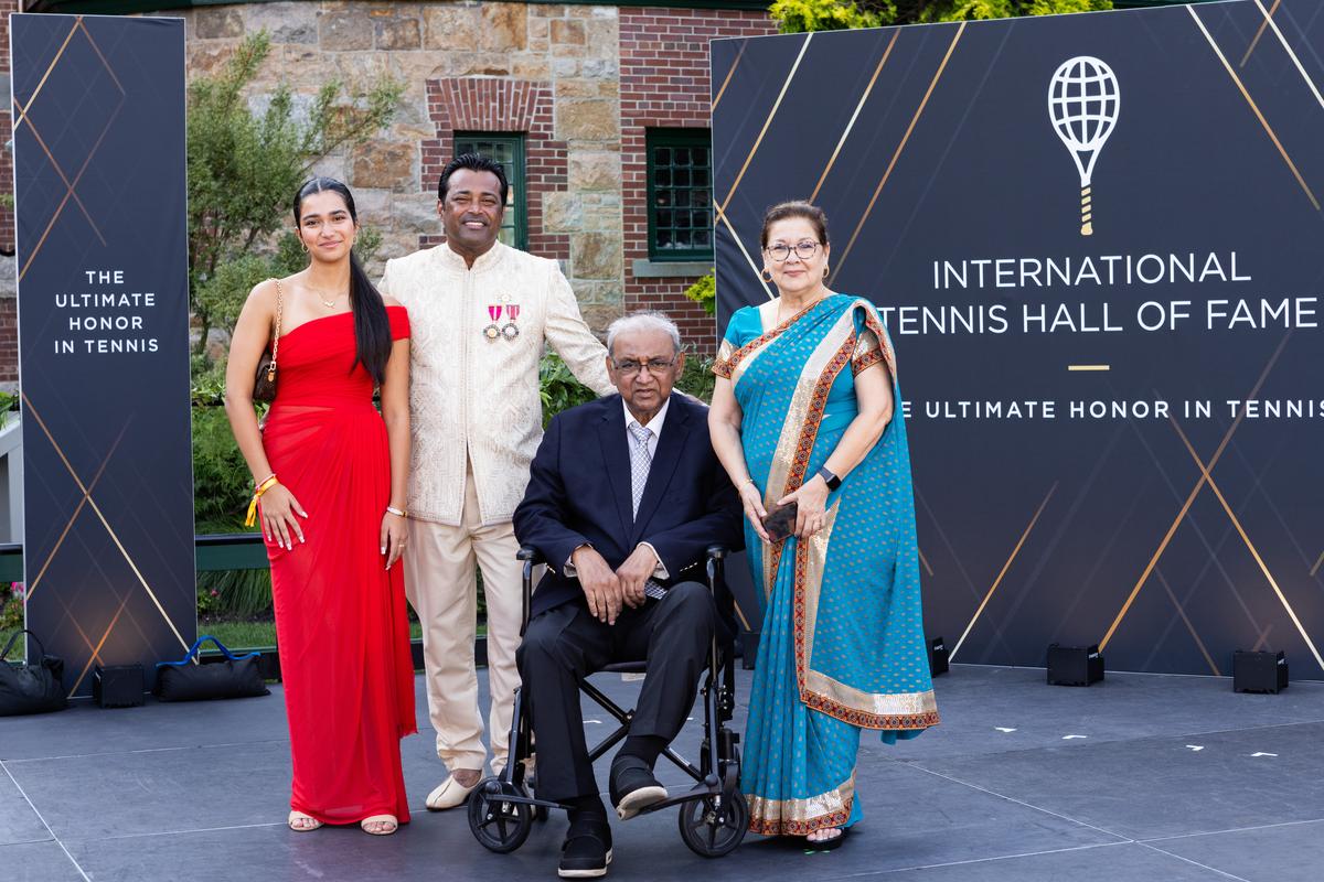 Family time: Leander Paes with his daughter and parents. “I am here because of all the love and support I got from so many people,” said Leander, struggling to hold back tears in a hall crammed with his well-wishers.