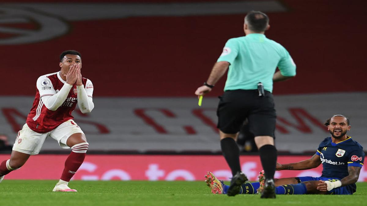 Aubameyang rescues 10-man Arsenal in 1-1 draw vs Southampton - Premier League news