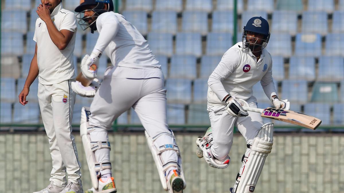 Ranji Trophy 2022-23: Gnaneshwar and Vihari take Andhra over 200 against Delhi on day 1