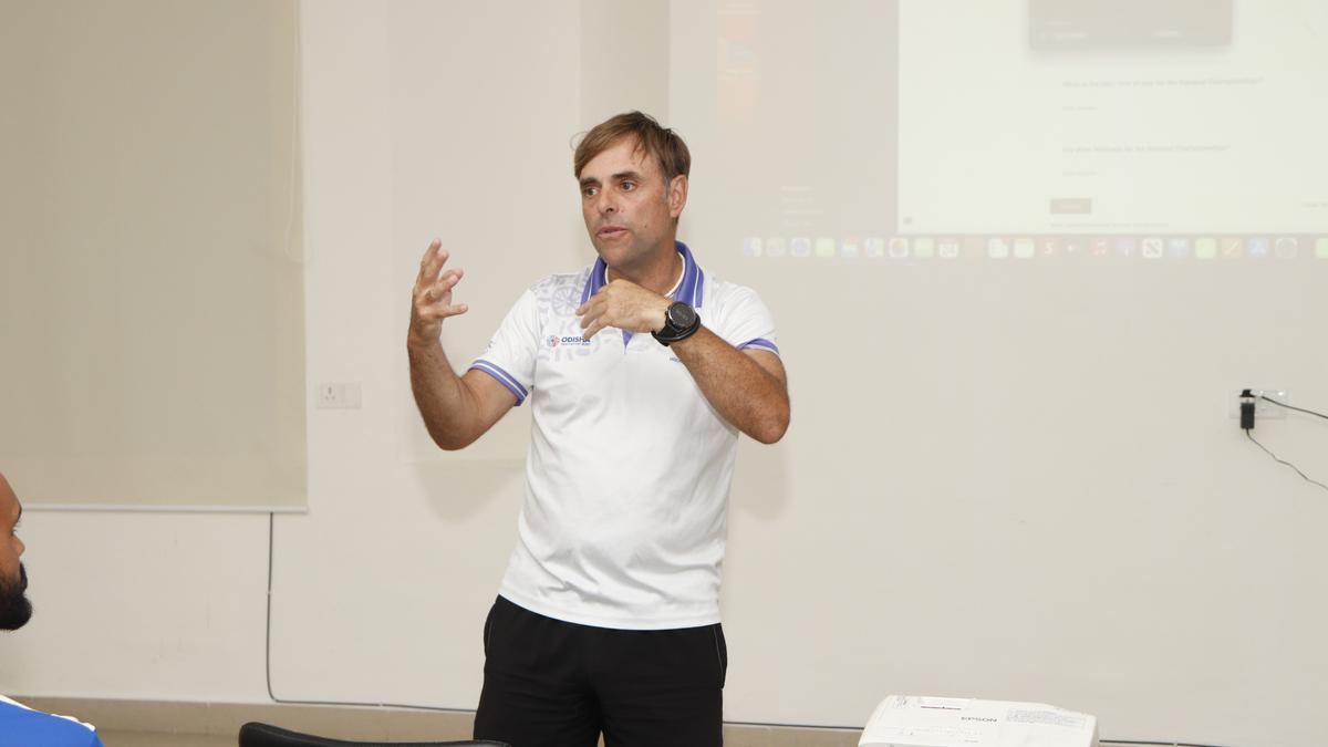 Craig Fulton conducts coaching session for domestic head coaches