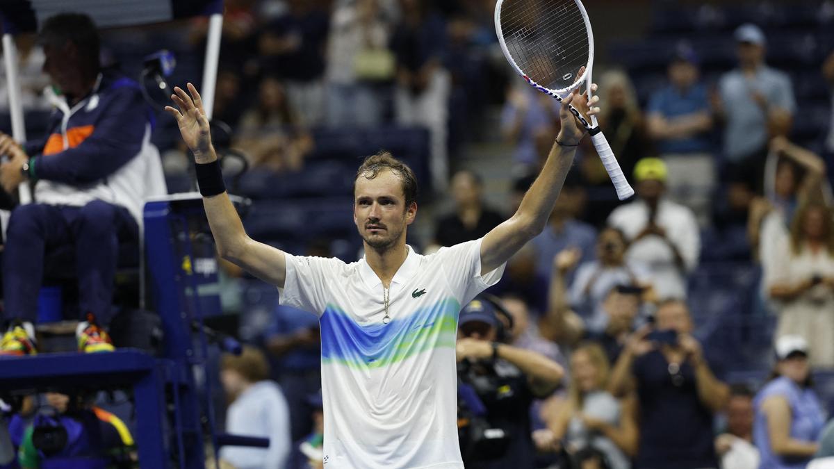 US Open 2024 Daniil Medvedev moves past Flavio Cobolli into fourth