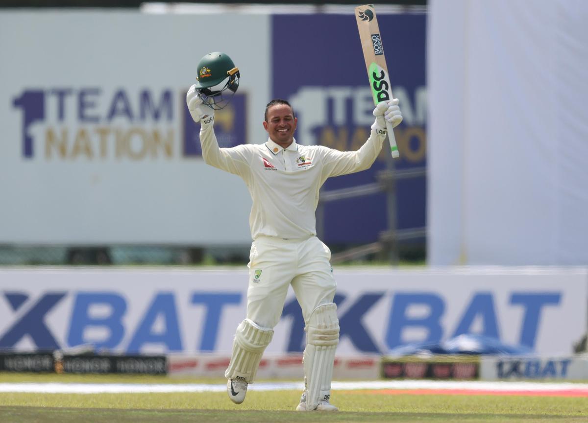 Khawaja comemora marcar seu duplo século contra o Sri Lanka no Galle International Stadium em 30 de janeiro de 2025 em Galle, Sri Lanka. Khawaja comemora marcar seu duplo século contra o Sri Lanka no Galle International Stadium em 30 de janeiro de 2025 em Galle, Sri Lanka.