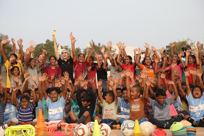 Representatives of La Liga Foundation and Anair Lomba, ambassador and former Espanyol and Valencia player, pose with participants of the Mixed Gender Cup.