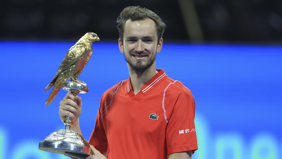 Daniil Medvedev beats Andy Murray to clinch title in Doha